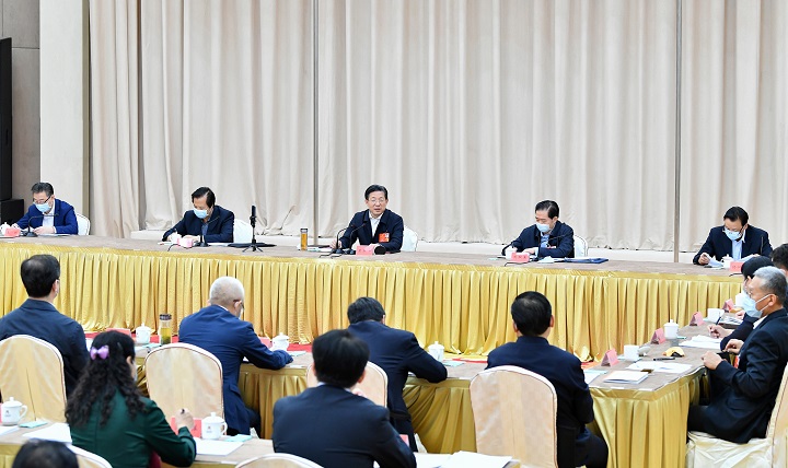 河北省代表团审议政府工作报告